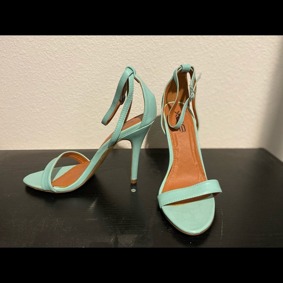 NWOT X2B Strappy Heels- Tiffany Blue Size 8 - Picture 4 of 6